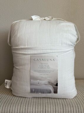 NWT King/ California King Heavyweight Linen Blend Comforter and Sham Set White